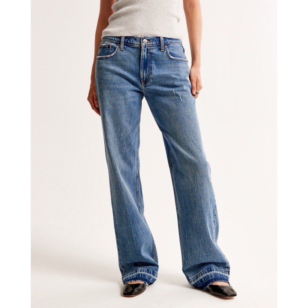 Abercrombie & Fitch The Baggy Low Rise Jeans Medium Wash Raw Hem Size 6/28